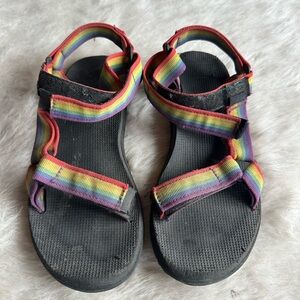 Rainbow tevas 🌈🌈🌈